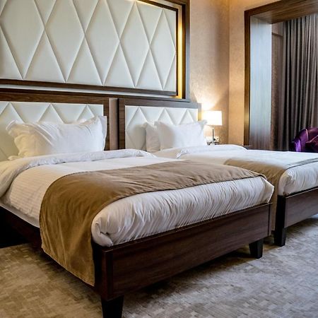 Garden Park Inn アルマトイ エクステリア 写真